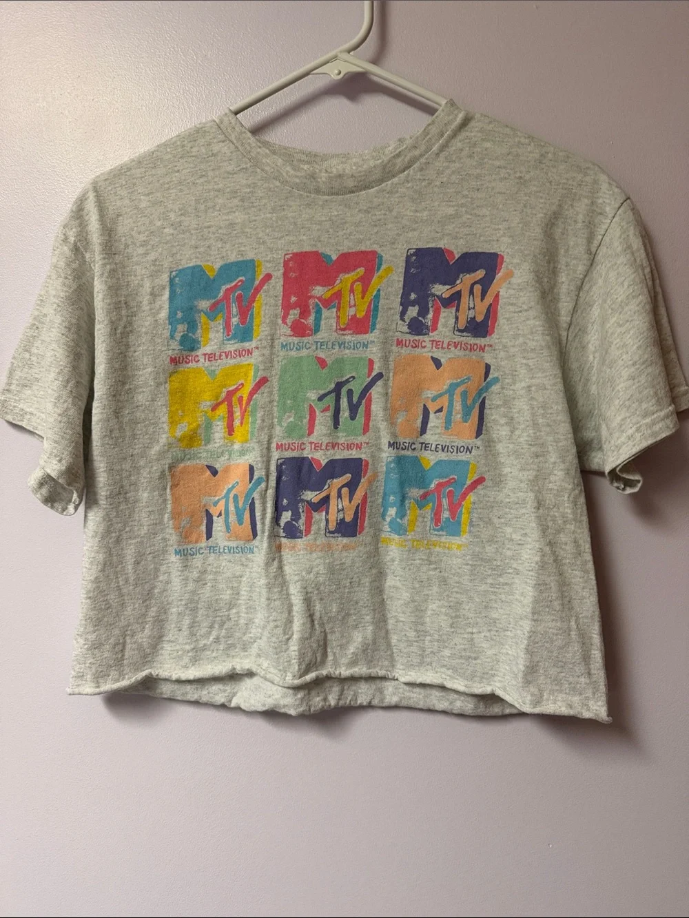 Junk Food crop MTV Gray Tee with Multicolor Logos - Picture 1 of 4